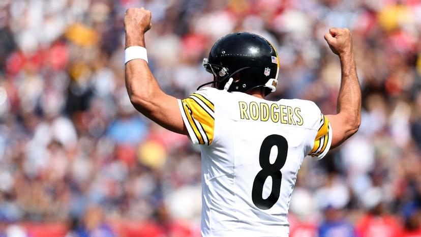 Before kickoff at Acrisure Stadium, Aaron Rodgers stuns the NFL — not with a touchdown pass, but with a black-and-gold wristband bearing the words “PROVE THEM WRONG 🖤💛”