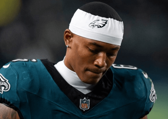 Amid Offensive Turmoil, Eagles WR DeVonta Smith Emerges at Lincoln Financial Field With a Message That Brought the Entire NFL to Tears
