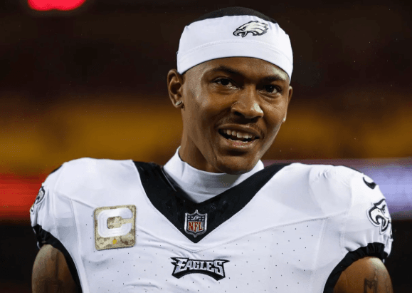 DeVonta Smith Goes Viral After Quietly Gifting a Car to a Young Stadium Janitor Who Helped Him at Lincoln Financial Field