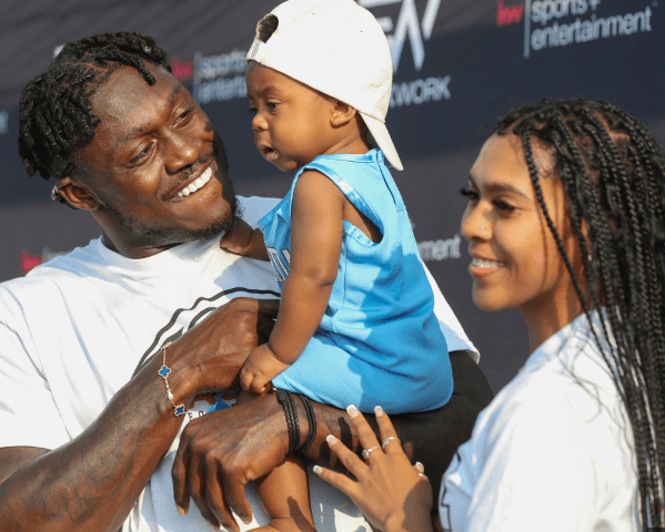 SAD NEWS: Philadelphia Eagles Locker Room and Fans Join in Tears and Prayer for A.J. Brown and His Wife Following a Heartbreaking Announcement…