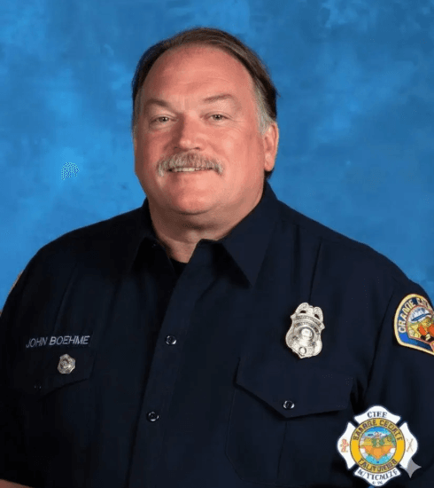 Firefighter Sacrifices His Life While Protecting the Entire City of Philadelphia — As the City Steps Into 2026, One Hero Is Forever Left Behind in 2025. A Eagles Offensive Star Visits the Family and Donates $100,000 to Help Cover Medical and Funeral Costs