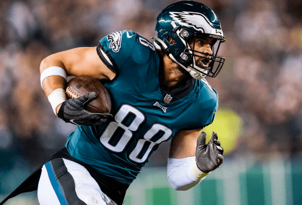 Eagles Star Welcomes First Child Just Moments After Week 18 Game Ends