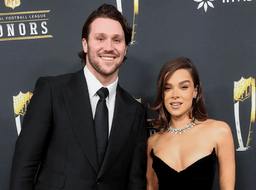 Hailee Steinfeld, wife of Josh Allen, sends a 7-word message that shook the internet right after her husband, Josh Allen, finished Top 3 in MVP at NFL Honors 2026