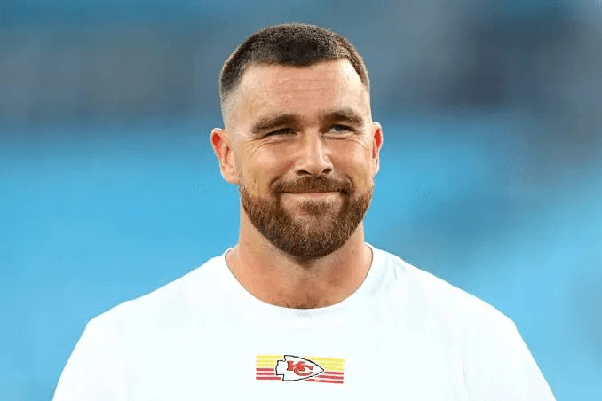 Tony Gonzalez defends Travis Kelce after Steelers legend Terry Bradshaw says on television that the NFL’s decision not to punish Travis Kelce is unfair.