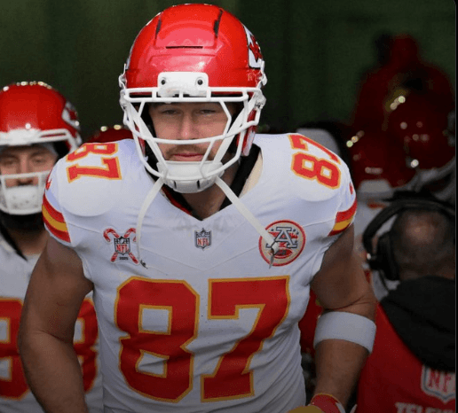 Patrick Mahomes Defends Travis Kelce Amid Troy Aikman’s “Vote Manipulation” Accusations