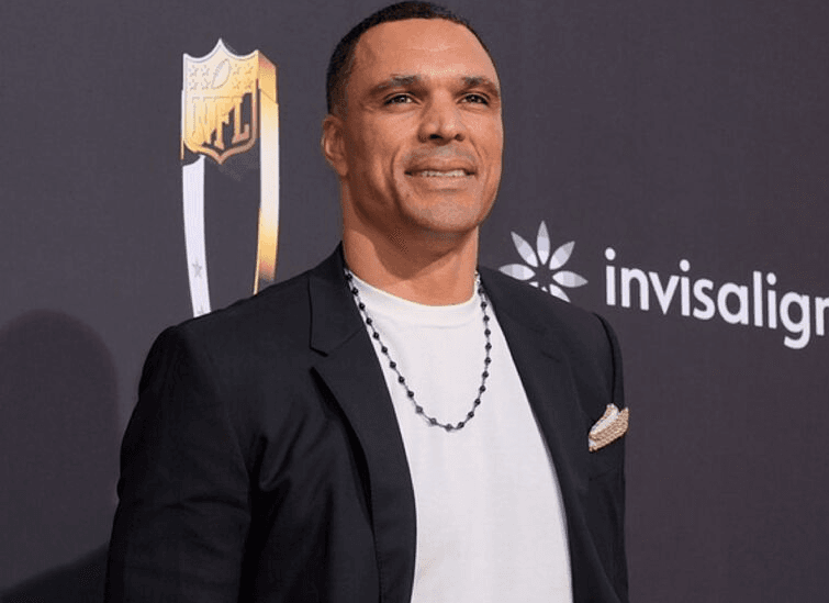 Tony Gonzalez Completes Chiefs Circle, Balances Broadcasting and Lifetime Tight End Advisory Role With Kansas City"