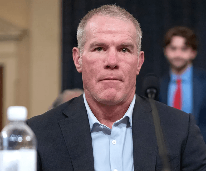 Packers Legend Brett Favre Defends Bad Bunny Amid NFL Backlash — but Snoop Dogg’s Reaction Becomes the Real Talking Point