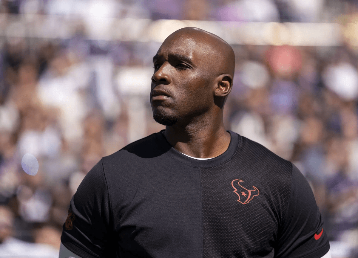 Texans Rookie Benched After Disrespectful Remark Toward Female Staff Member – Coach DeMeco Ryans Sends Strong Message on “Respect Above All”