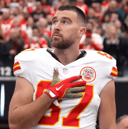 Travis Kelce ignored Taylor Swift, who stood quietly waiting, to protect “sideline princess” Tiffany Blackmon — the shielding moment against an overzealous Raiders player sent the entire NFL bowing in respect.