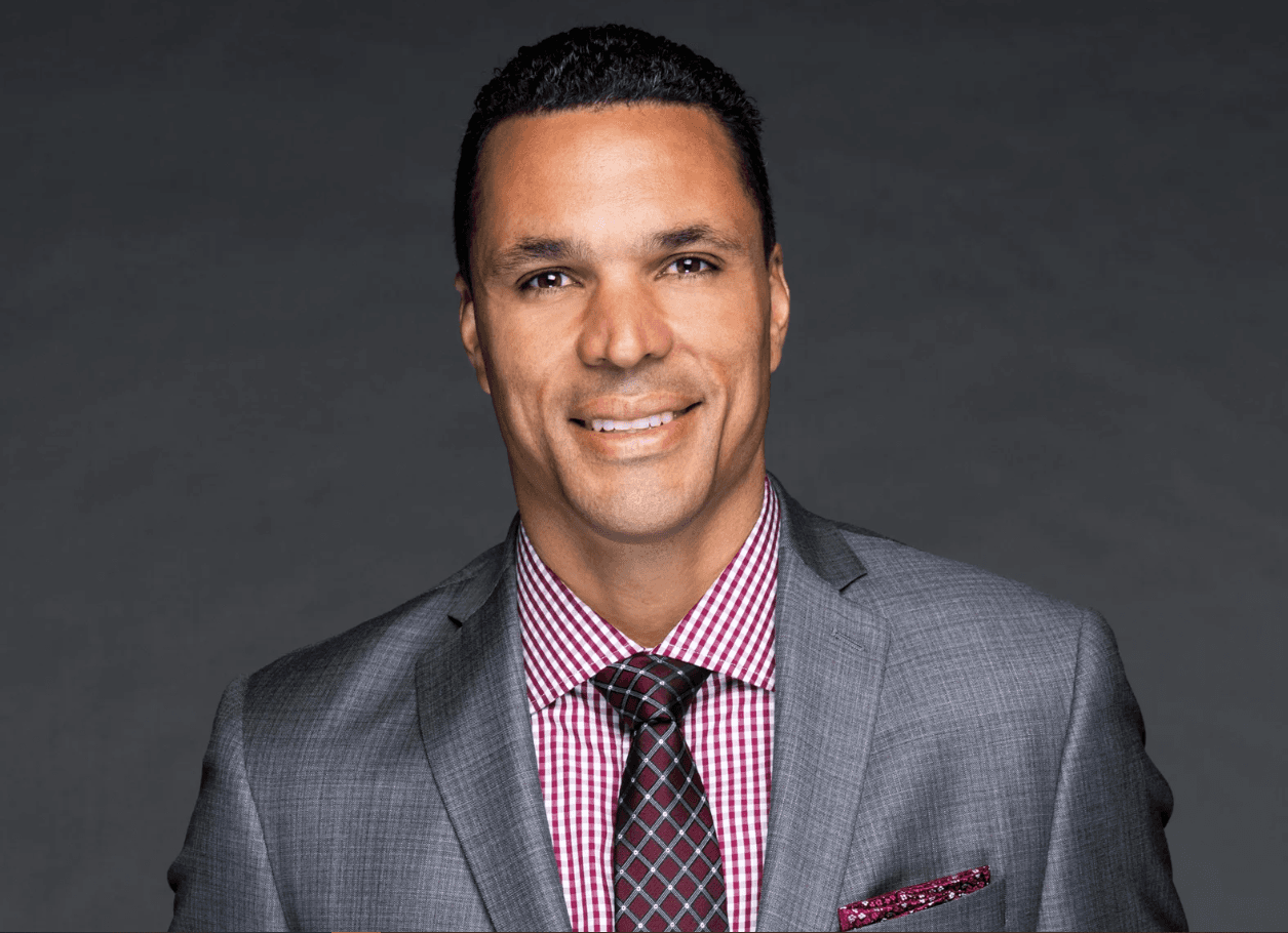 Live on ESPN Tuesday night, Chiefs legend Tony Gonzalez bluntly answers Troy Aikman’s question about Kansas City QB plan moving forward: “The Chiefs should keep him at all costs.”