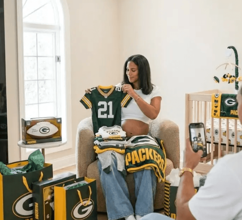 Jordan Love, Wife Thank Packers Teammates for Baby Gifts — Including a “Secret” Surprise From Aaron Rodgers