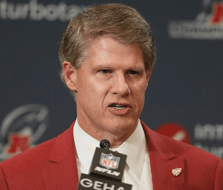 Owner Clark Hunt with a Warm Gesture Defending Female Chiefs Fans After Controversial Incident