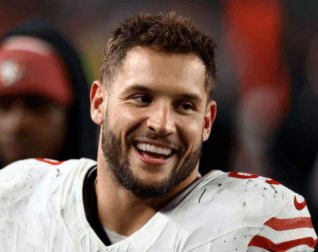 A Heartwarming Halloween Night at Levi’s Stadium: Despite Season-Ending Injury, Nick Bosa Pushes Through Pain, Walks on Crutches to Bring Magic and Smiles to Kids at Benioff Children’s