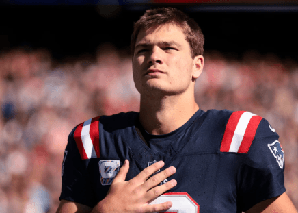 Right before kickoff against the Falcons at Gillette, Drake Maye moves Patriots Nation — not with a throw, but with a special gesture carrying a message honoring women that silences the entire NFL   