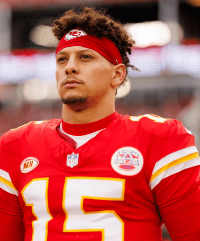 Tom Brady speaks up to defend Patrick Mahomes against Bill Simmons’ criticism over the Chiefs’ 5–4 start – and Mahomes’ response shows the deep respect between two generations of legends