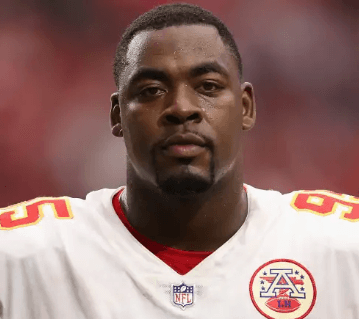 Chiefs Superstar Chris Jones Personally Visits Hospital to Apologize After Learning His Nephew Was Involved in Outrageous Helmet Attack During High School Game – Moment That Leaves Entire NFL Speechless