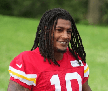 Isiah Pacheco of the Kansas City Chiefs: A Quiet Gesture That Says Everything – The Moment of Kindness on a Flight That Is Shaping His Legacy