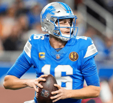 Jared Goff Stuns Ford Field With Powerful “FOR HER 💙” Gesture Before Cowboys Showdown – A Moment That Silenced Lions Nation