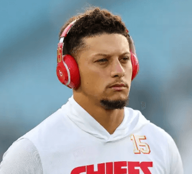 Patrick Mahomes “Sets Fire” to Texans with 12-Word Declaration After Disrespect from a Houston Player