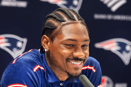 Stefon Diggs Hand-Knits a Sweater for His Newborn Son – And the Name He Chose Has Sent Shockwaves Through All of New England 👇