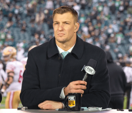 Rob Gronkowski Stuns the NFL by Defending Drake Maye — And Maye’s 7-Word Response Sets the Internet on Fire