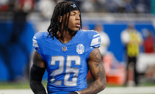 Tom Brady Shocks the NFL by Publicly Defending Jahmyr Gibbs — And Gibbs’ 7-Word Response Sets Lions Nation on Fire