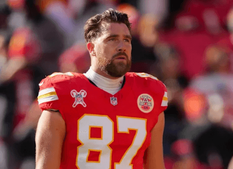 Amid Brutal Media Criticism of Travis Kelce, Patrick Mahomes Breaks Silence and Reveals the Real Reason the Chiefs TE Seemed to Dodge the Media After Bitter Loss to Texans
