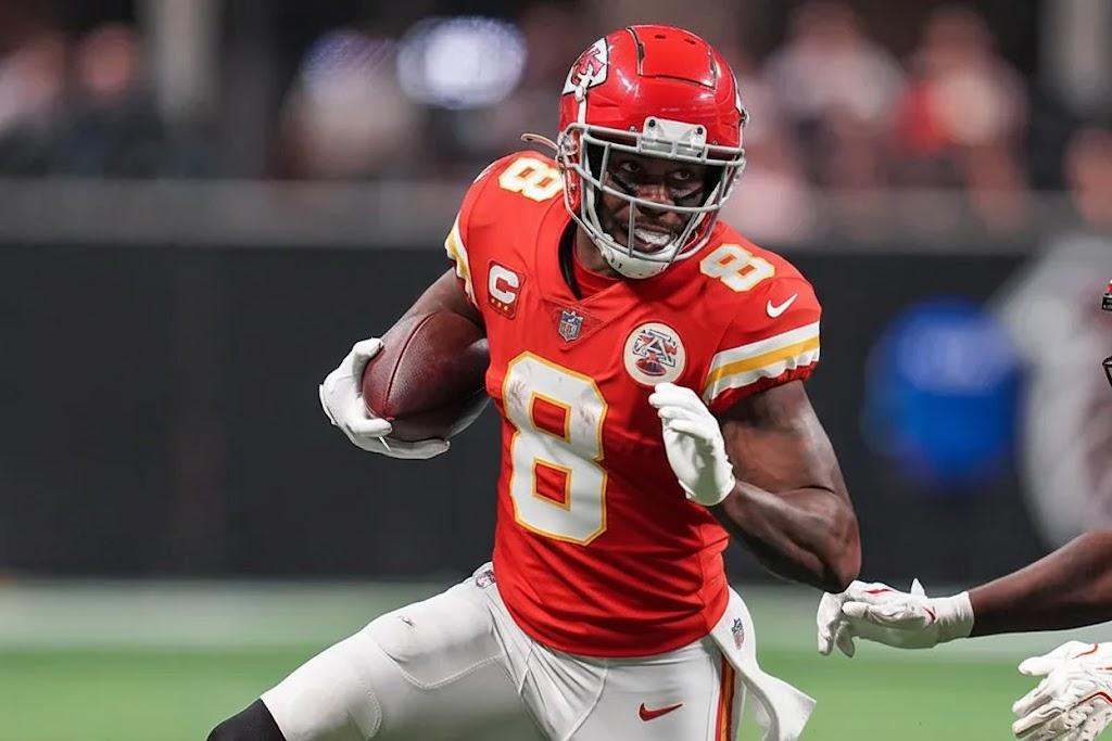 With the Risk That Travis Kelce Could End His Career After the Season, Chiefs Are Reportedly Ready to Pull Off a Blockbuster for a Young Tight End — the Player Legends Call “Tony Gonzalez 2.0” With an Irresistible Contract Offer