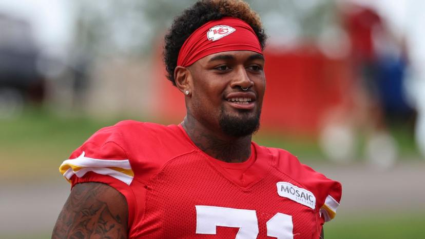 Josh Simmons’ Heartfelt Gesture: Chiefs Rookie Turns First NFL Paycheck Into an Unforgettable Christmas for His Mother