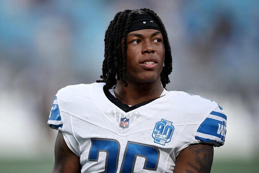 Jahmyr Gibbs’ Heartfelt Gesture: Lions Rookie Turns First NFL Paycheck Into an Unforgettable Christmas for His Mother