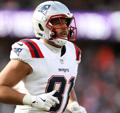 With his departure from the Patriots after the 2025 season appearing increasingly , the 2× Pro Bowl star delivered a locker-room–shaking message to head coach Mike Vrabel: “Give me one more chance"