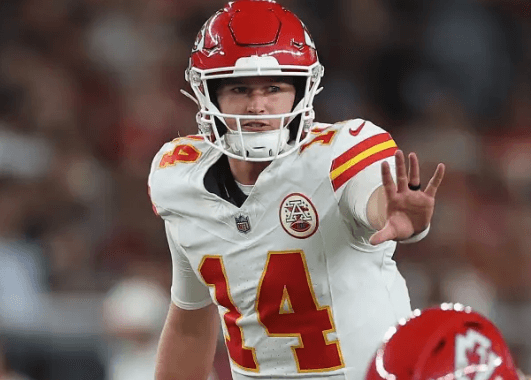 After Gardner Minshew’s Serious Injury, Chiefs Send an “Offer He Can’t Refuse” to Former Kansas City QB Amid Emergency Roster Crisis