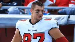 Legendary Rob Gronkowski breaks his silence, sends a blunt message to fans and publicly defends the $100 million QB amid calls to cut ties