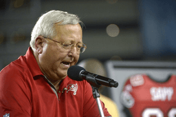 Buccaneers Prepare a Special Tribute for Gene Deckerhoff — the Quiet Heart of an Entire Era