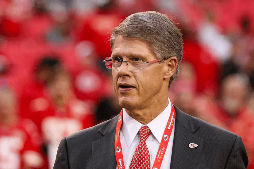 Chiefs Owner Clark Hunt Speaks Out to Protect Fans After Serious Altercation Outside Allegiant Stadium Leaves a Kansas City Supporter Hospitalized