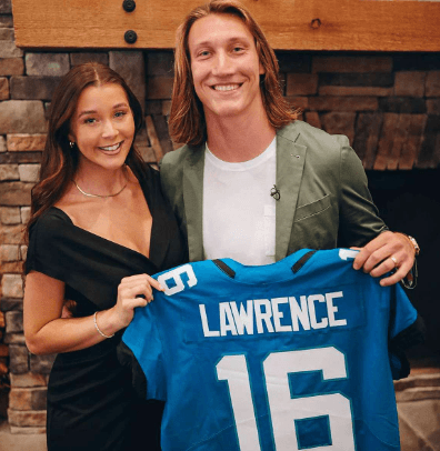 On the eve of a playoff showdown with the Bills, Trevor Lawrence receives news that changes everything — a family moment that fuels the Jaguars