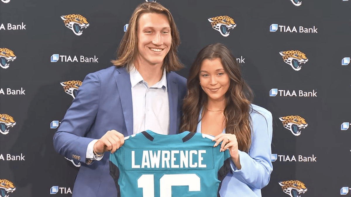Jaguars Superstar Trevor Lawrence Rescues a Lost Dog in Freezing Conditions — Quietly Giving Up His Most Meaningful Possession to Save a Life