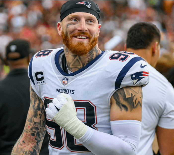5x Pro Bowl superstar Maxx Crosby shocks the NFL after the Patriots’ historic playoff win over the Chargers — publicly praises a New England star, Raiders fans furious: “He wants to join New England”