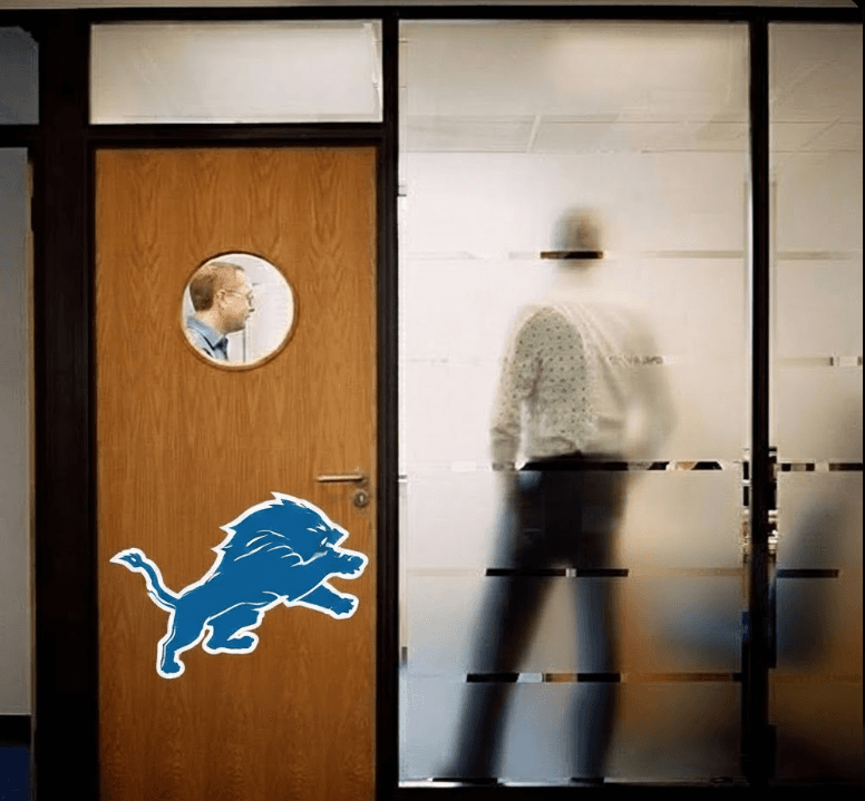 Former Head Coach Mike McDaniel Spotted in Emergency Late-Night Meeting With Owner Sheila Ford Hamp and Head Coach Dan Campbell — What Was Revealed Afterward Shocks the NFL