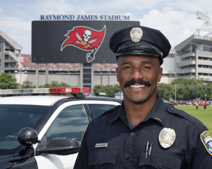 Heart-Warming: Unable to return to Tampa Bay, a former Buccaneers offensive standout chooses a different path to “protect Detroit once again”