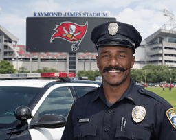 Heart-Warming: Unable to return to Tampa Bay, a former Buccaneers offensive standout chooses a different path to “protect Detroit once again”