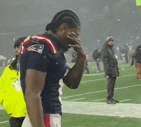 [VIDEO] The moment Stefon Diggs breaks down in tears while leaving the field amid intense backlash following criminal accusations