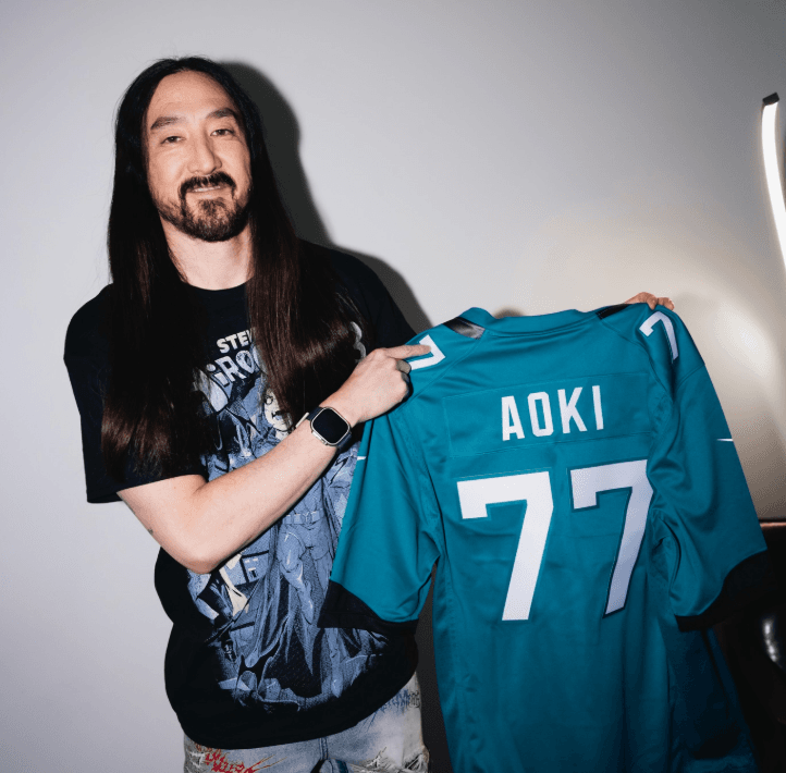 Legendary DJ Steve Aoki sent a special gift to the entire Buccanners roster after Tampa Bay endured a disappointing season: “This is not the end — it’s the preparation.”