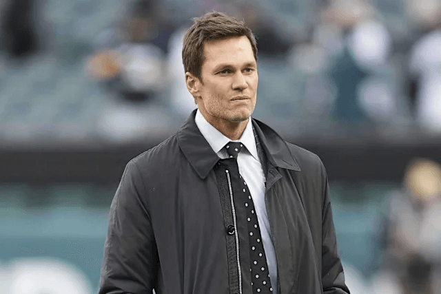 Legendary Tom Brady criticizes referee Alex Kemp’s crew for “favoring” the Broncos after controversial play costs Patriots points in AFC Championship