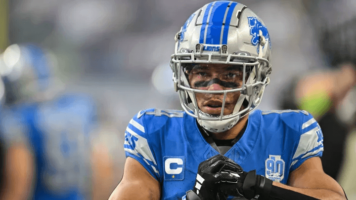 Detroit Lions star Amon-Ra St. Brown sends 7-word message to fan wearing his jersey after “serious” airport terminal crash