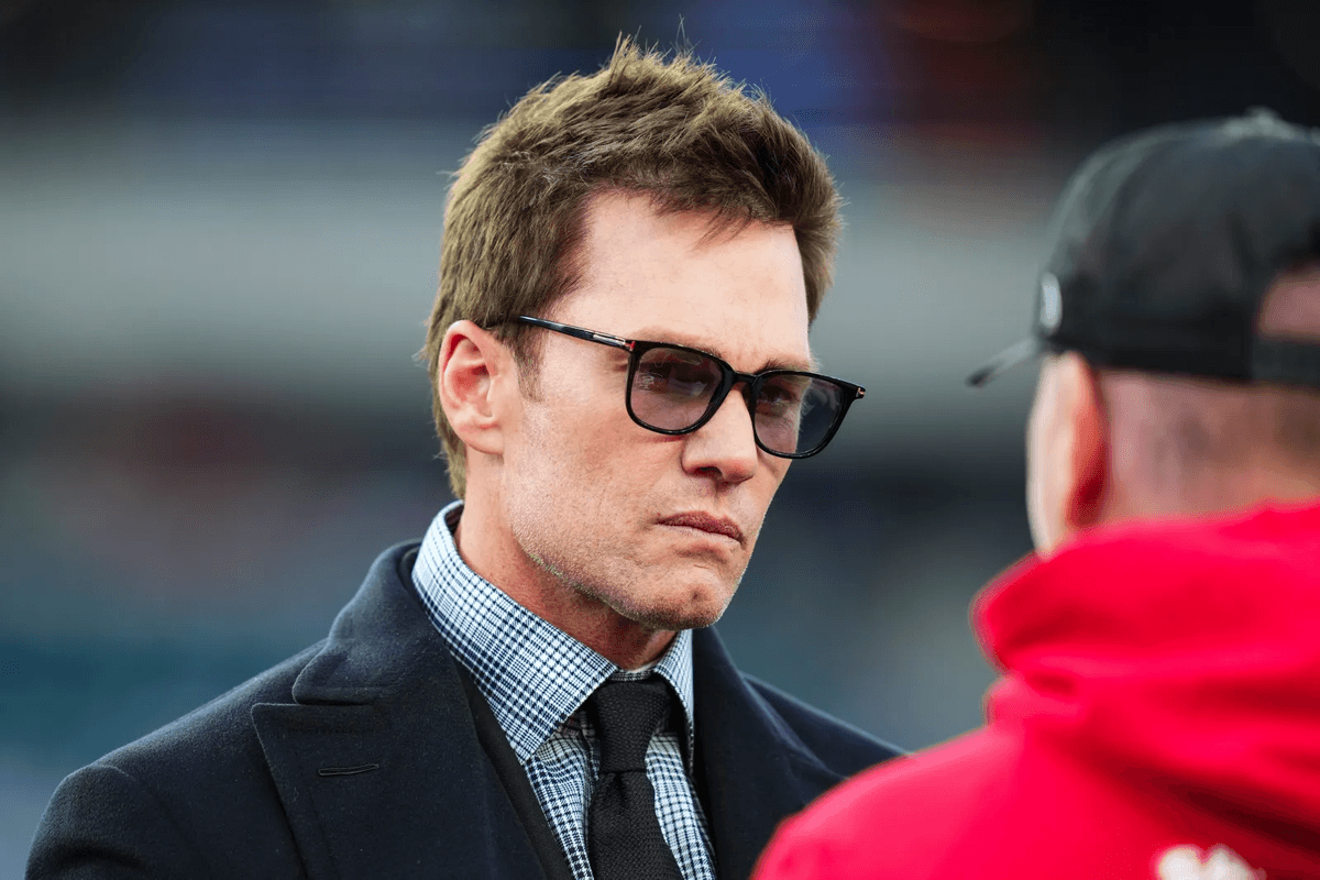 Legendary Tom Brady issues a warning analysis to Buccaneers GM Jason Licht after a disappointing 2025 season: Moving two underperforming players could save more than $10 million in cap space