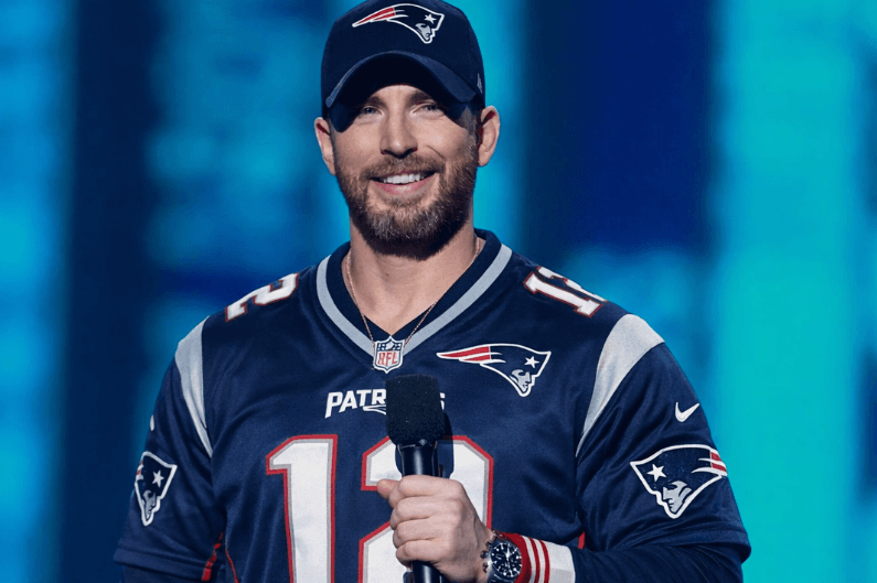 Just Before the Flight to Santa Clara, Hollywood Star Chris Evans Sends a Special Gift to Cheer on the Entire Patriots Team to Boost Team Spirit in the Super Bowl LX Campaign