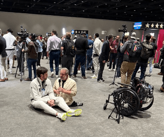 LB Aidan Hutchinson Shocks NFL by Skipping FOX & ESPN, Choosing to Interview Local Disabled Reporter on Pro Bowl Night – Viral Video of Heartwarming Moment Moves Lions Community to Tears