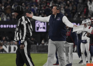 Head coach Mike Vrabel angrily criticizes officiating crew led by Shawn Smith after a “no-call” decision when Stefon Diggs was assaulted by Seahawks’ Josh Jobe right in front of the officials during Super Bowl LX