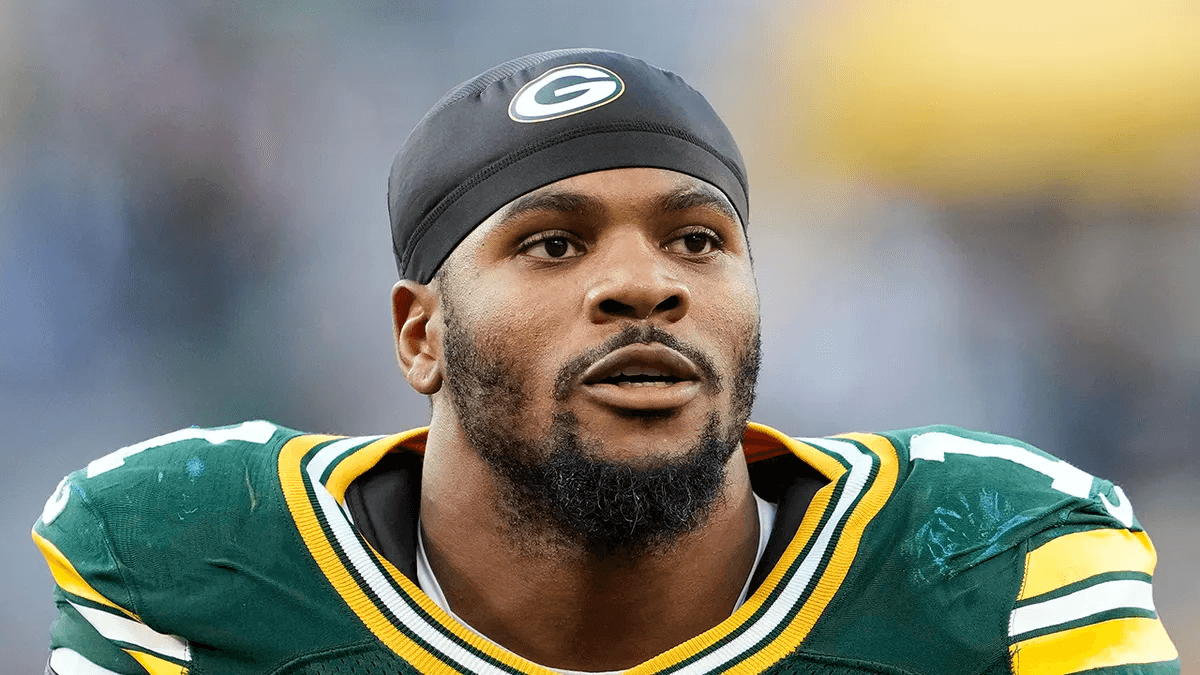 The New Face of the Packers, Micah Parsons, Speaks Up to Defend Legend Brett Favre Amid Fierce Backlash Surrounding Super Bowl LX